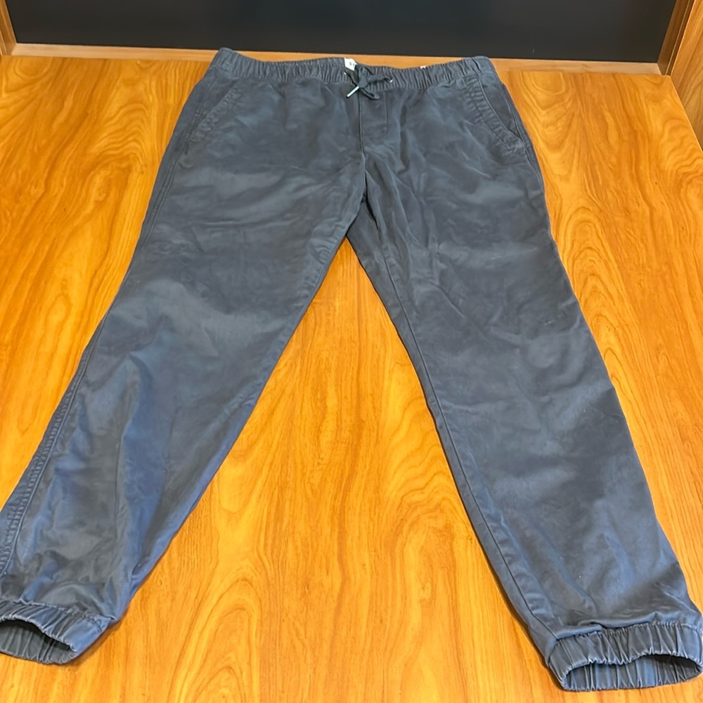 Gap Essential Jogger Medium